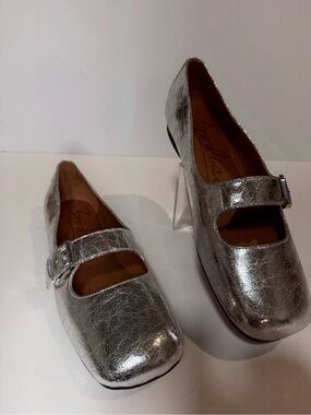 Zodiac Indira Silver Metallic Mary Jane Flats Size 8